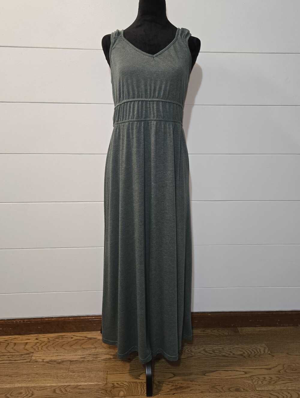 SHEIN Sleeveless V-Neck Maxi Dress in Olive